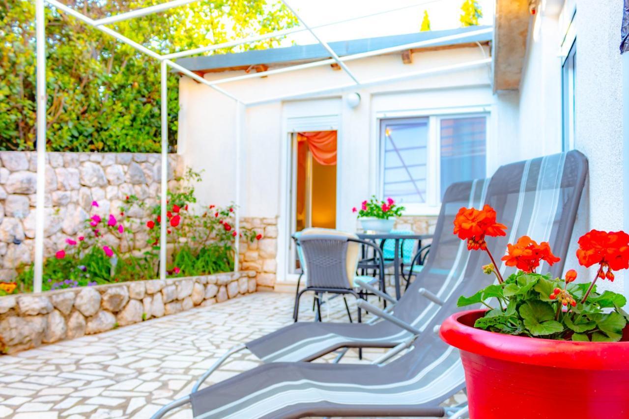 Vacation Home Grill & Chill With 350M2 Garden With Bbq Novi Vinodolski Dış mekan fotoğraf